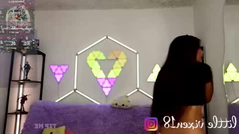 tiny_vixen_ online show from January 8, 2:56 pm