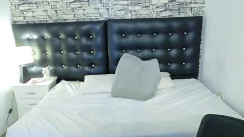 tiny_whore18 online show from March 26, 8:19 am