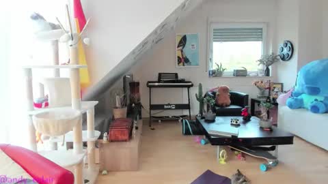 Tiny online show from October 13, 7:32 am