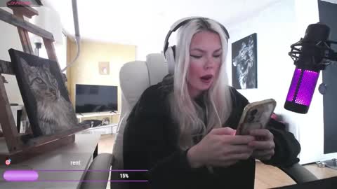 stage Kylie Sinner  brand CLITBAIT online show from March 8, 11:36 am