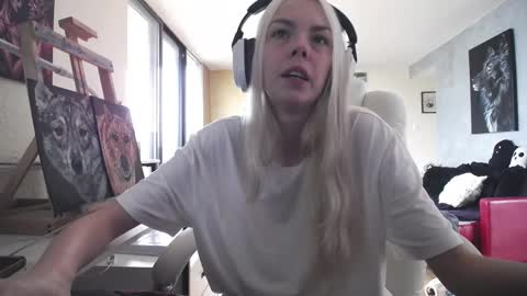 stage Kylie Sinner  brand CLITBAIT online show from October 8, 7:09 pm