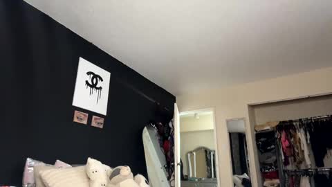 stage Kylie Sinner  brand CLITBAIT online show from November 23, 11:03 pm