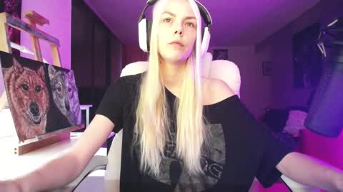 stage Kylie Sinner  brand CLITBAIT online show from September 25, 1:34 am