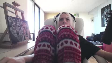 stage Kylie Sinner  brand CLITBAIT online show from November 2, 12:27 pm