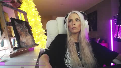 stage Kylie Sinner  brand CLITBAIT online show from February 20, 6:26 am