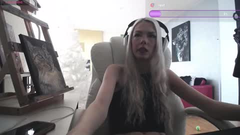 stage Kylie Sinner  brand CLITBAIT online show from February 16, 4:38 pm