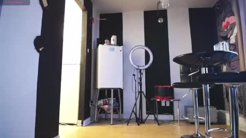 stage Kylie Sinner  brand CLITBAIT online show from September 10, 10:22 pm