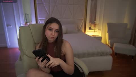 tinynataliee online show from March 28, 3:46 pm