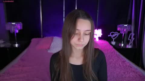 tinynataliee online show from December 2, 4:05 pm