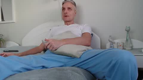 Daniel Bisexual uncut 20cm online show from January 12, 2:09 pm