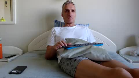 Daniel Bisexual uncut 20cm online show from September 28, 6:44 am