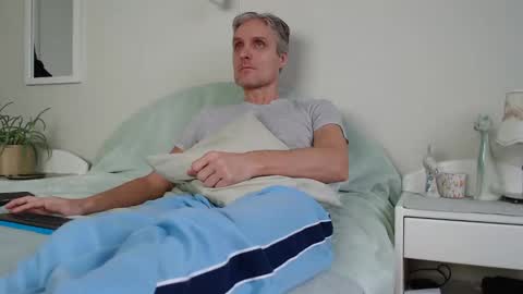 Daniel Bisexual uncut 20cm online show from December 23, 8:22 am