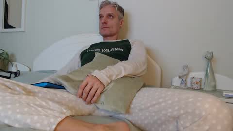 Daniel Bisexual uncut 20cm online show from February 2, 3:17 pm