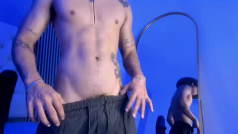 toji lee online show from November 28, 9:44 pm