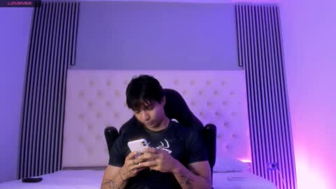 toji lee online show from December 1, 3:04 am