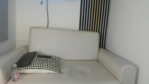 Snapshot of toji_lee chatting on October 18, 4:05 am toji lee online show from October 18, 4:05 am