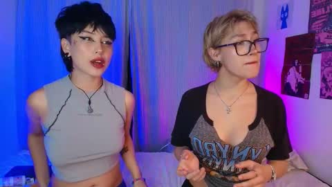 Snapshot of tokyo_blues chatting on October 3, 6:43 am Halsey Sofii online show from October 3, 6:43 am