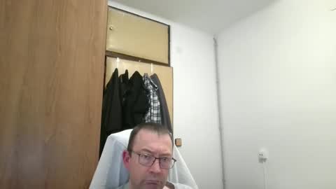 Snapshot of tolon408472 chatting on February 17, 12:54 am tolon408472 online show from February 17, 12:54 am