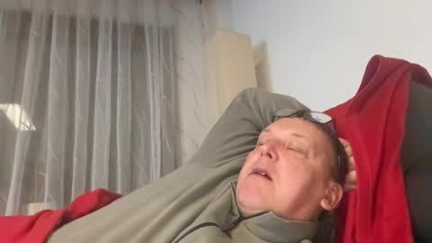 Tom online show from January 3, 6:14 pm