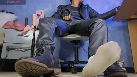 Tom online show from April 13, 1:21 am