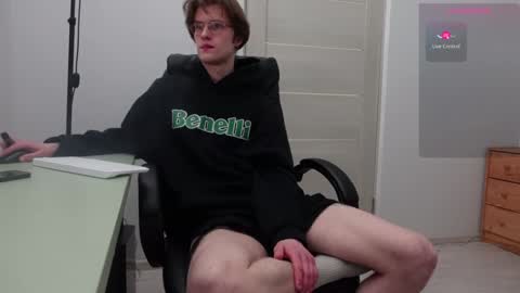 Snapshot of tom_chance chatting on January 27, 2:31 am tom online show from January 27, 2:31 am