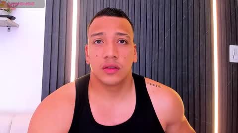 Snapshot of tom_muscle1 chatting on October 15, 12:06 pm Tom muscle1 online show from October 15, 12:06 pm