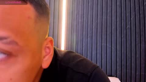 Snapshot of tom_muscle1 chatting on October 16, 12:16 pm Tom muscle1 online show from October 16, 12:16 pm