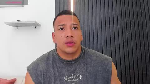 Snapshot of tom_muscle1 chatting on September 11, 11:55 am Tom muscle1 online show from September 11, 11:55 am