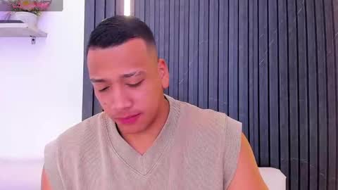 Snapshot of tom_muscle1 chatting on September 27, 12:14 pm Tom muscle1 online show from September 27, 12:14 pm