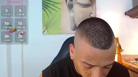 Snapshot of tom_muscle1 chatting on February 19, 12:00 pm Tom muscle1 online show from February 19, 12:00 pm