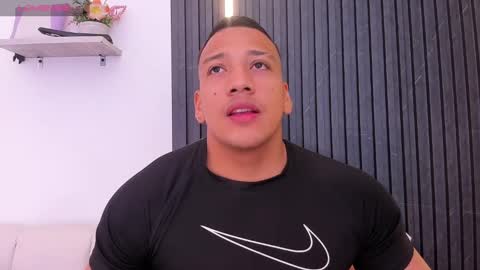 Snapshot of tom_muscle1 chatting on September 30, 12:37 pm Tom muscle1 online show from September 30, 12:37 pm