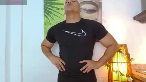 Snapshot of tom_muscle1 chatting on February 22, 6:19 pm Tom muscle1 online show from February 22, 6:19 pm