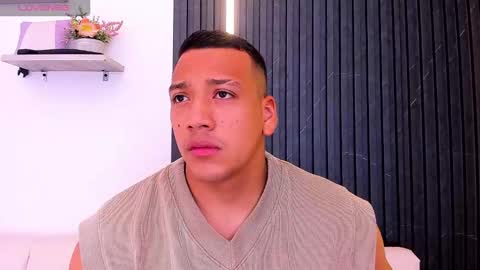 Snapshot of tom_muscle1 chatting on October 8, 12:00 pm Tom muscle1 online show from October 8, 12:00 pm