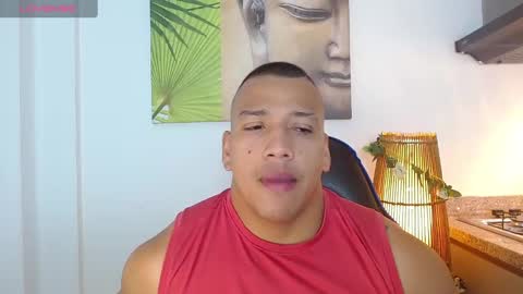 Snapshot of tom_muscle1 chatting on March 8, 12:09 pm Tom muscle1 online show from March 8, 12:09 pm