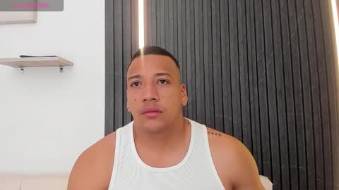 Snapshot of tom_muscle1 chatting on September 9, 11:43 am Tom muscle1 online show from September 9, 11:43 am