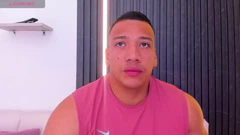 Snapshot of tom_muscle1 chatting on September 16, 12:07 pm Tom muscle1 online show from September 16, 12:07 pm