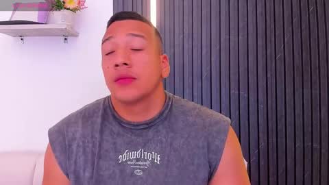 Snapshot of tom_muscle1 chatting on September 21, 12:31 pm Tom muscle1 online show from September 21, 12:31 pm