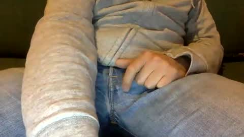 Snapshot of tombi125 chatting on March 12, 5:49 pm tombi125 online show from March 12, 5:49 pm