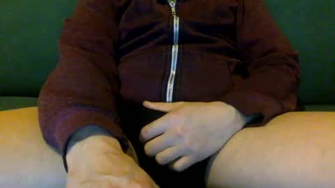 Snapshot of tombi125 chatting on February 11, 5:50 pm tombi125 online show from February 11, 5:50 pm