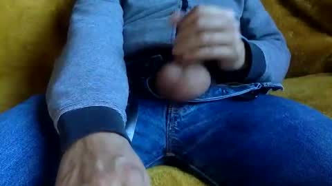 Snapshot of tombi125 chatting on September 29, 4:17 pm tombi125 online show from September 29, 4:17 pm