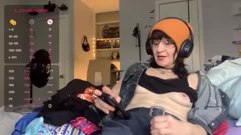 Snapshot of tomboy_titties chatting on October 14, 11:08 pm tomboy_titties online show from October 14, 11:08 pm