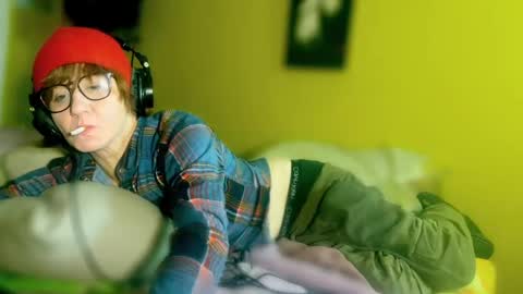 Snapshot of tomboy_titties chatting on February 6, 9:43 am tomboy_titties online show from February 6, 9:43 am