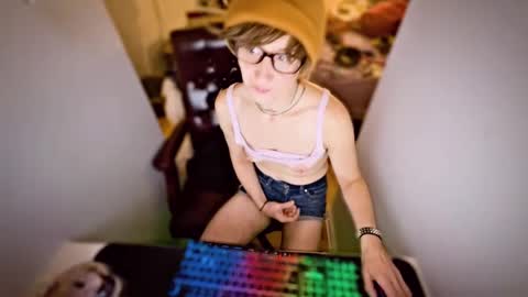 Snapshot of tomboy_titties chatting on September 9, 6:57 am tomboy_titties online show from September 9, 6:57 am