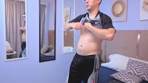 tommas_johnson online show from April 23, 12:29 pm