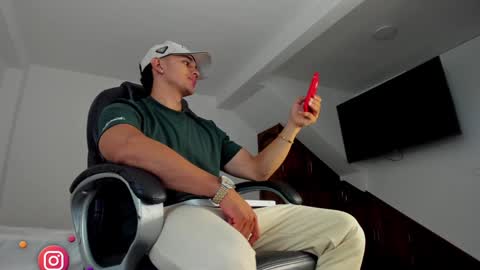 Snapshot of tommygarcia_ chatting on January 1, 4:07 am Instagram t garcia69 online show from January 1, 4:07 am