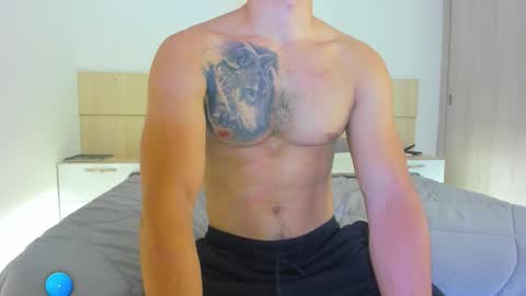 Snapshot of tommygarcia_ chatting on October 24, 10:43 pm Instagram t garcia69 online show from October 24, 10:43 pm