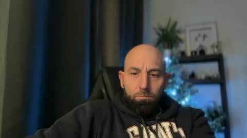 Thomas Fit online show from December 21, 8:15 pm