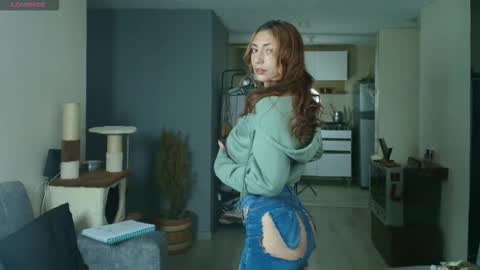 Snapshot of tomoe_b chatting on September 27, 7:06 am leyla online show from September 27, 7:06 am