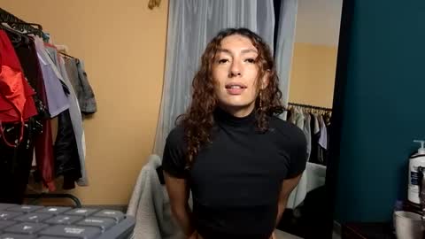 Snapshot of tomoe_b chatting on February 28, 5:59 am leyla online show from February 28, 5:59 am