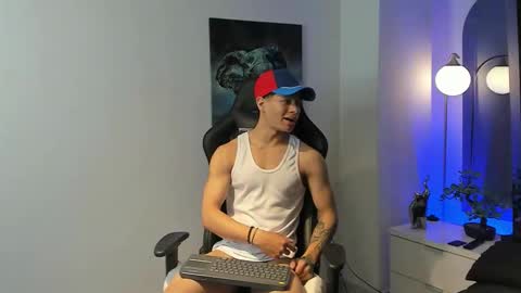 tony_petrov online show from November 24, 11:42 am